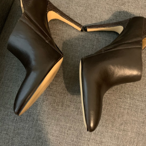 Ann Taylor Liana Pointy Shootie - Picture 3 of 4